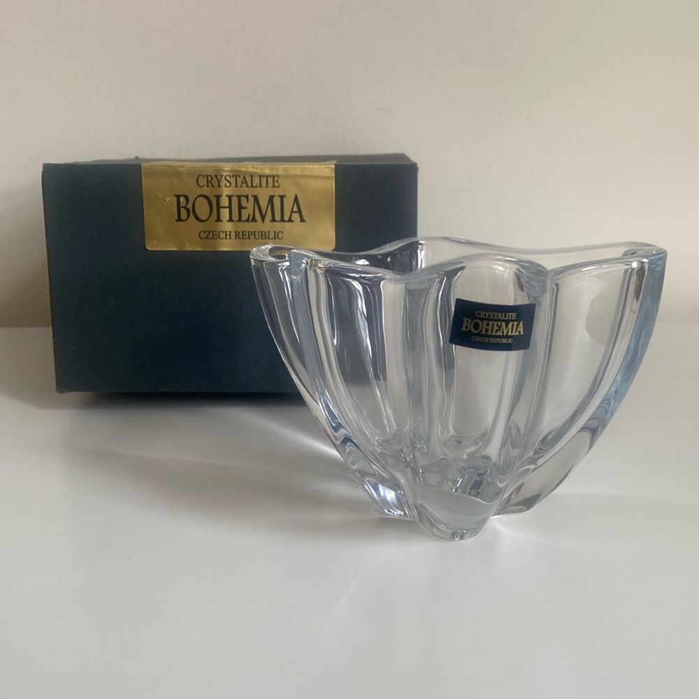 BOHEMIA CRYSTAL VULCANO BOWL NWT Asymmetrical Design